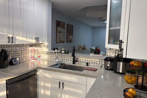 Снять в аренду кондоминиум в Майами, Флорида 3 спальни, 106.84м2, № 2053278 - фото 9