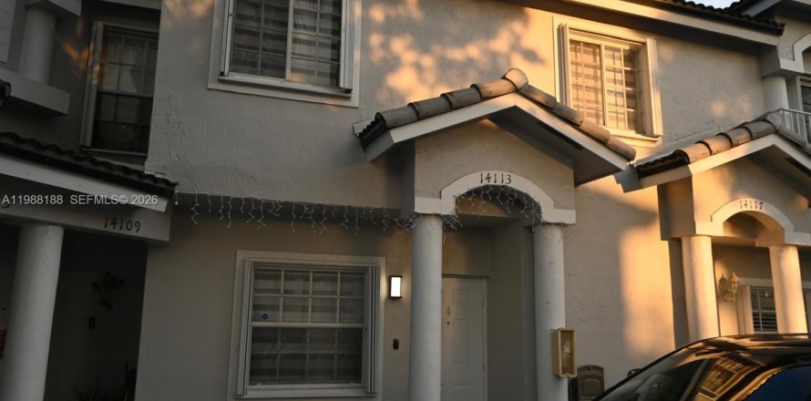 Кондоминиум с 3 спальнями в Майами, Флорида № 2053278