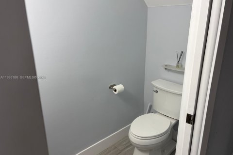 Снять в аренду кондоминиум в Майами, Флорида 3 спальни, 106.84м2, № 2053278 - фото 25