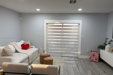 Снять в аренду кондоминиум в Майами, Флорида 3 спальни, 106.84м2, № 2053278 - фото 6