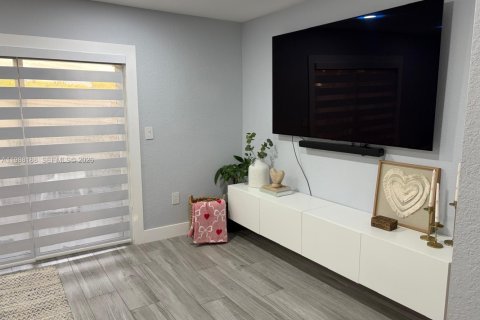 Снять в аренду кондоминиум в Майами, Флорида 3 спальни, 106.84м2, № 2053278 - фото 5