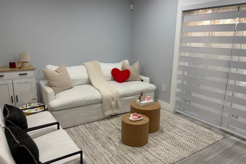 Снять в аренду кондоминиум в Майами, Флорида 3 спальни, 106.84м2, № 2053278 - фото 3