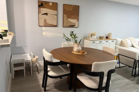 Снять в аренду кондоминиум в Майами, Флорида 3 спальни, 106.84м2, № 2053278 - фото 4