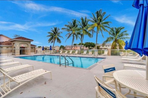 Снять в аренду кондоминиум в Майами, Флорида 3 спальни, 106.84м2, № 2053278 - фото 30