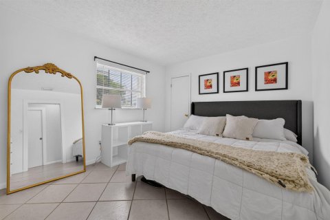 House in Stuart, Florida 2 bedrooms, 138.8 sq.m. № 2177149 - photo 23