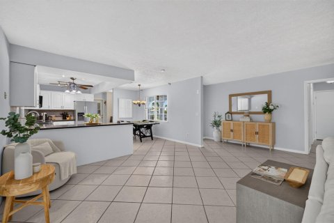 House in Stuart, Florida 2 bedrooms, 138.8 sq.m. № 2177149 - photo 17