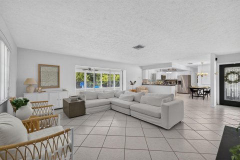 House in Stuart, Florida 2 bedrooms, 138.8 sq.m. № 2177149 - photo 21