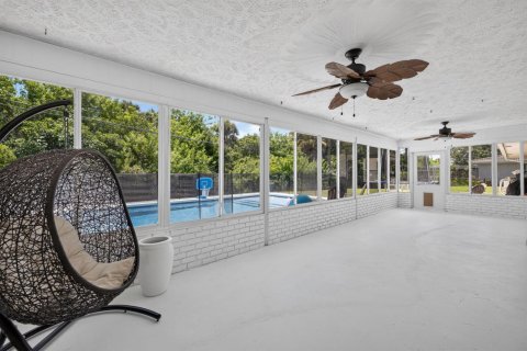 House in Stuart, Florida 2 bedrooms, 138.8 sq.m. № 2177149 - photo 6