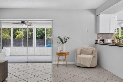 House in Stuart, Florida 2 bedrooms, 138.8 sq.m. № 2177149 - photo 16