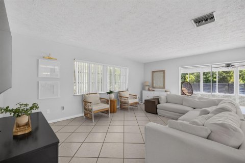 House in Stuart, Florida 2 bedrooms, 138.8 sq.m. № 2177149 - photo 20