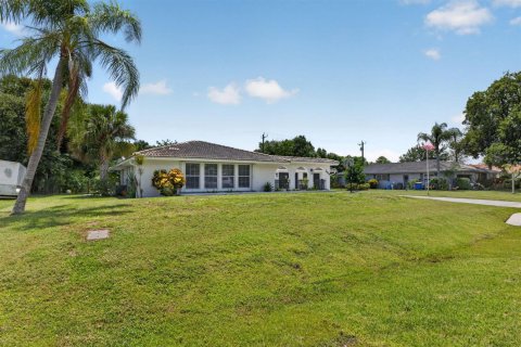 House in Stuart, Florida 2 bedrooms, 138.8 sq.m. № 2177149 - photo 2