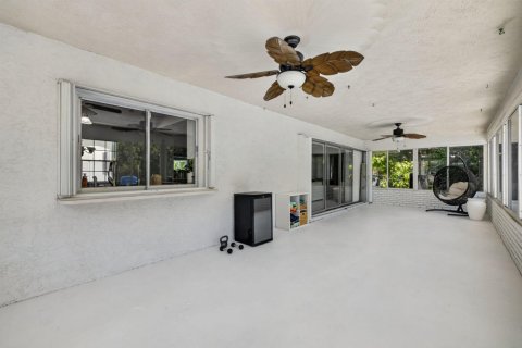 House in Stuart, Florida 2 bedrooms, 138.8 sq.m. № 2177149 - photo 7
