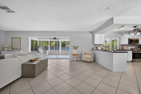 House in Stuart, Florida 2 bedrooms, 138.8 sq.m. № 2177149 - photo 15