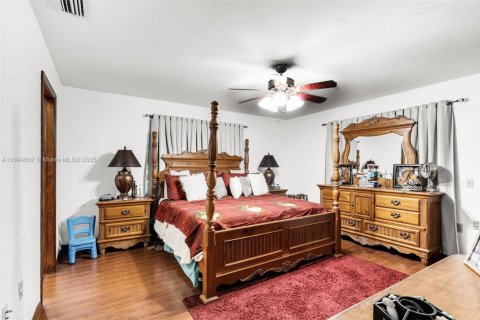 Casa en venta en Miami, Florida, 4 dormitorios, 684.6 m2 № 1859362 - foto 30