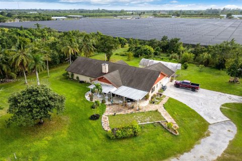Casa en venta en Miami, Florida, 4 dormitorios, 684.6 m2 № 1859362 - foto 13
