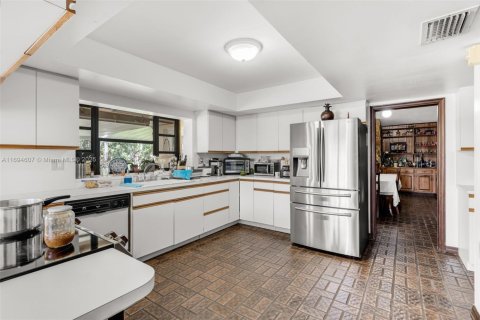 Casa en venta en Miami, Florida, 4 dormitorios, 684.6 m2 № 1859362 - foto 17