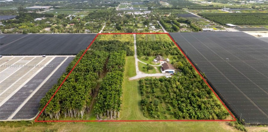 Casa en Miami, Florida 4 dormitorios, 684.6 m2 № 1859362