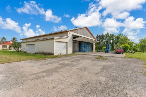 Casa en venta en Miami, Florida, 4 dormitorios, 684.6 m2 № 1859362 - foto 10