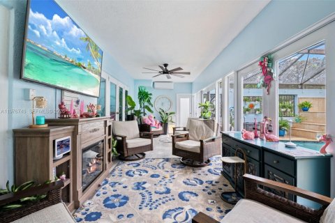House in Miami, Florida 5 bedrooms, 291.43 sq.m. № 2041519 - photo 22