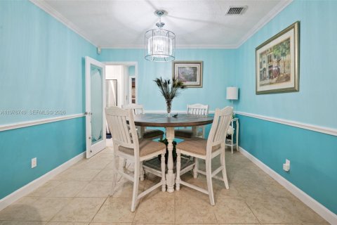 House in Miami, Florida 5 bedrooms, 291.43 sq.m. № 2041519 - photo 18