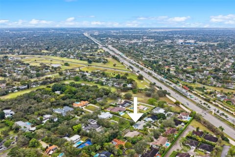 House in Miami, Florida 5 bedrooms, 291.43 sq.m. № 2041519 - photo 7