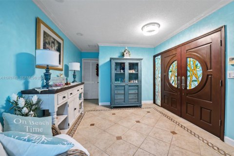 House in Miami, Florida 5 bedrooms, 291.43 sq.m. № 2041519 - photo 13