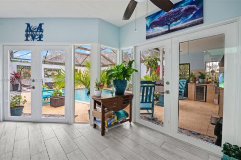 House in Miami, Florida 5 bedrooms, 291.43 sq.m. № 2041519 - photo 21