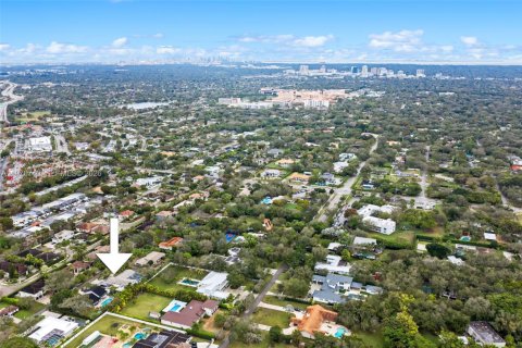 House in Miami, Florida 5 bedrooms, 291.43 sq.m. № 2041519 - photo 9