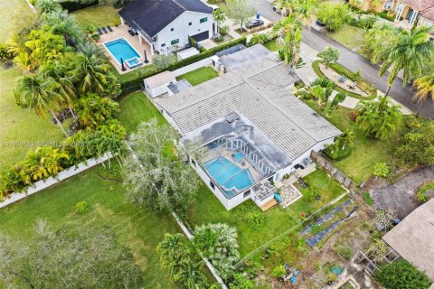 House in Miami, Florida 5 bedrooms, 291.43 sq.m. № 2041519 - photo 5