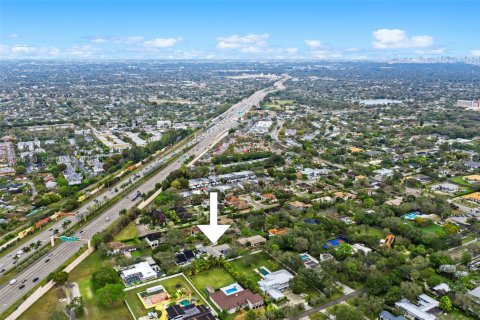 House in Miami, Florida 5 bedrooms, 291.43 sq.m. № 2041519 - photo 8