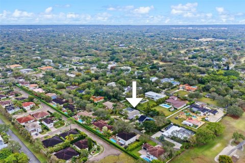 House in Miami, Florida 5 bedrooms, 291.43 sq.m. № 2041519 - photo 10