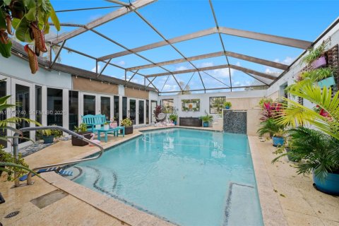 House in Miami, Florida 5 bedrooms, 291.43 sq.m. № 2041519 - photo 26