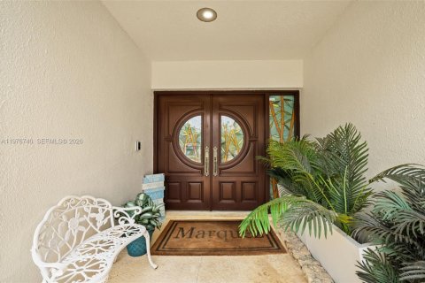 House in Miami, Florida 5 bedrooms, 291.43 sq.m. № 2041519 - photo 12