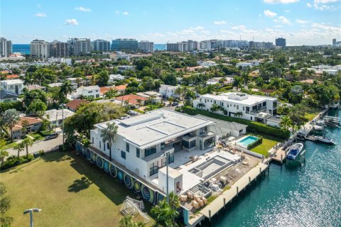 Купить виллу или дом в Серфсайд, Флорида 7 спален, 1213.3м2, № 1990049 - фото 23