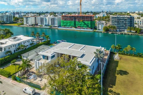 Купить виллу или дом в Серфсайд, Флорида 7 спален, 1213.3м2, № 1990049 - фото 21