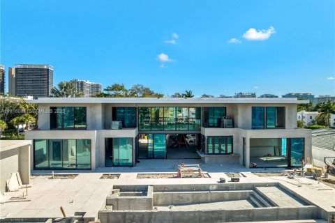 Купить виллу или дом в Серфсайд, Флорида 7 спален, 1213.3м2, № 1990049 - фото 27