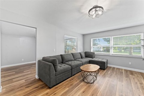 House in Clearwater, Florida 5 bedrooms, 210.52 sq.m. № 1817814 - photo 8