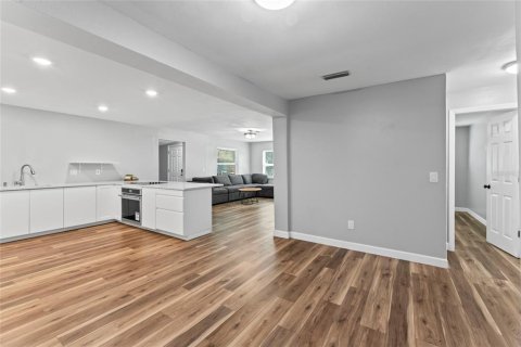 House in Clearwater, Florida 5 bedrooms, 210.52 sq.m. № 1817814 - photo 27