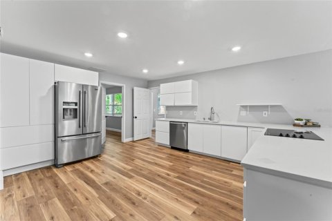 House in Clearwater, Florida 5 bedrooms, 210.52 sq.m. № 1817814 - photo 11