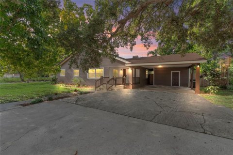 House in Clearwater, Florida 5 bedrooms, 210.52 sq.m. № 1817814 - photo 1
