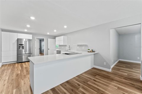 House in Clearwater, Florida 5 bedrooms, 210.52 sq.m. № 1817814 - photo 10