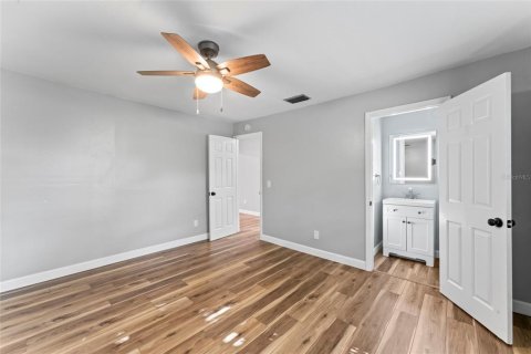House in Clearwater, Florida 5 bedrooms, 210.52 sq.m. № 1817814 - photo 28