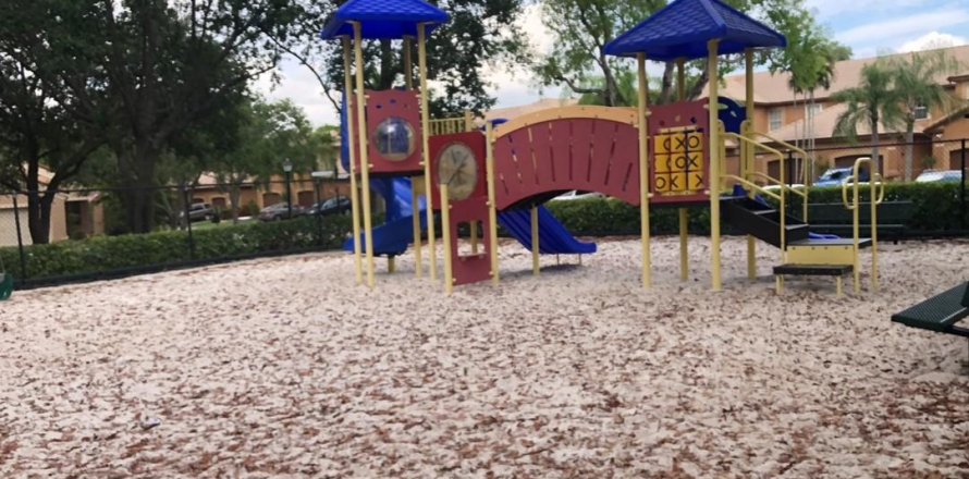 Townhouse in Weston, Florida 3 bedrooms, 134.06 sq.m. № 1005365