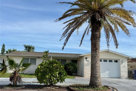 House in Holiday, Florida 2 bedrooms, 110.37 sq.m. № 2395947