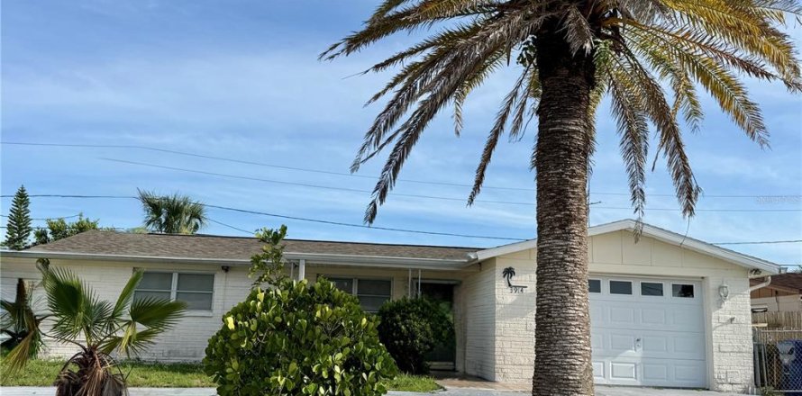 House in Holiday, Florida 2 bedrooms, 110.37 sq.m. № 2395947