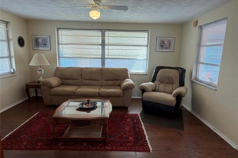 House in Holiday, Florida 2 bedrooms, 110.37 sq.m. № 2395947 - photo 9