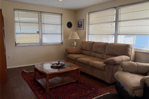 House in Holiday, Florida 2 bedrooms, 110.37 sq.m. № 2395947 - photo 10