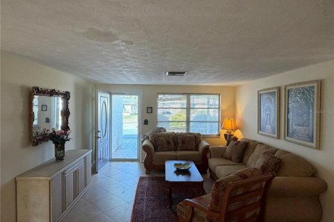 House in Holiday, Florida 2 bedrooms, 110.37 sq.m. № 2395947 - photo 7
