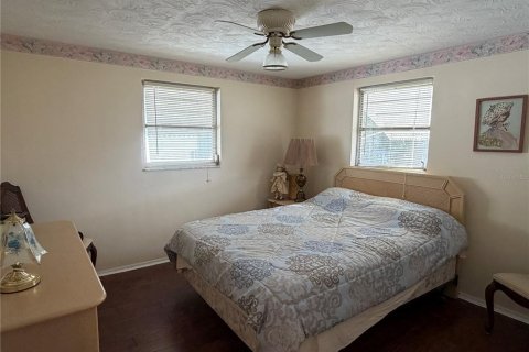 House in Holiday, Florida 2 bedrooms, 110.37 sq.m. № 2395947 - photo 13