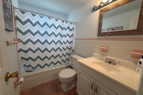 House in Holiday, Florida 2 bedrooms, 110.37 sq.m. № 2395947 - photo 17